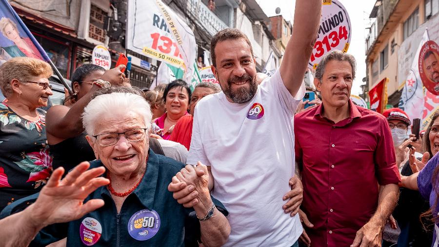 Boulos em Heliópolis com Erundina e Haddad; população diz que não quer político "só em final de campanha"