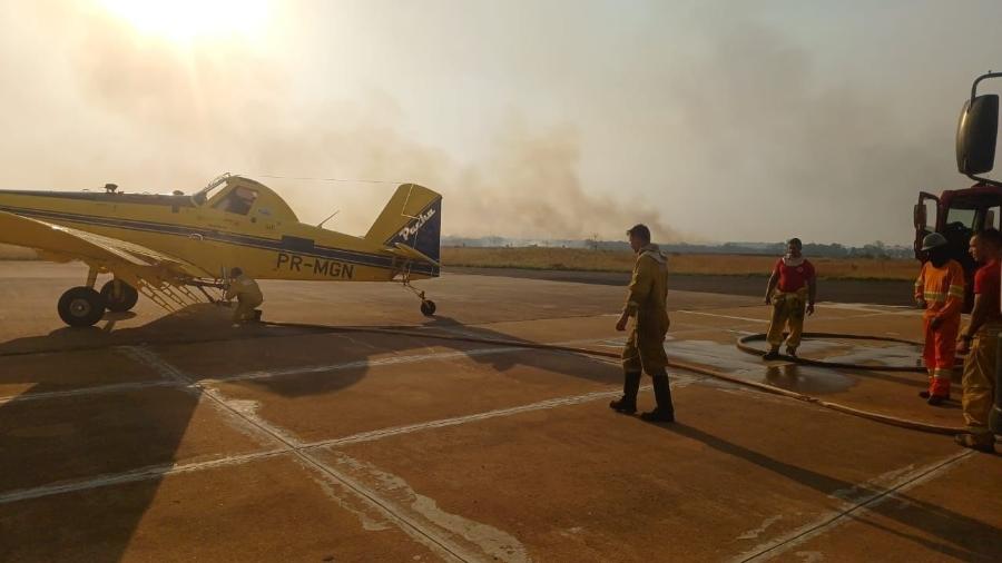 Em São Carlos, equipes da Defesa Civil tentam conter incêndio com aeronave de asa fixa - GABINETE DE CRISE DO GOVERNO SP