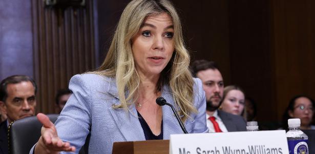 Ex-funcionária do Facebook processa a empresa por tentativas de silenciá-la