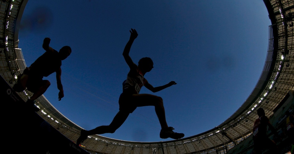 22.jun.2015 - Atletas competem na final masculina dos 3.000 metros de corrida com obstáculos durante os 1º Jogos Europeus em Baku, no Azerbaijão