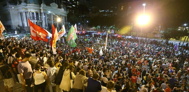 Manifestantes contrários ao impeachment de Dilma protestam no Rio - Marco Antonio Teixeira/UOL