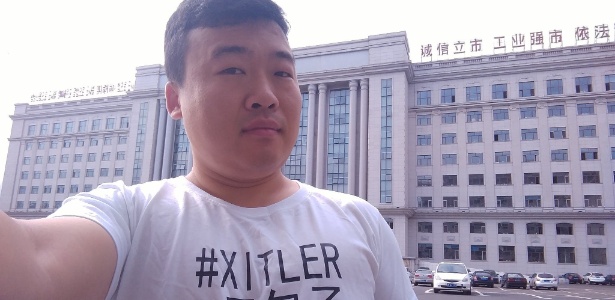 Selfie de Kwon Pyong com a camiseta escrita "Xitler" - Twitter/ @kwonpyong