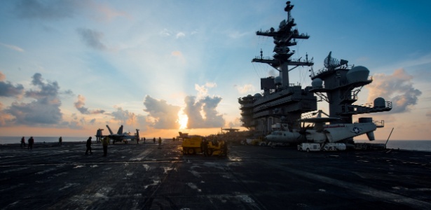 Porta-aviões USS Carl Vinson transitando na região da península norte-coreana - REUTERS