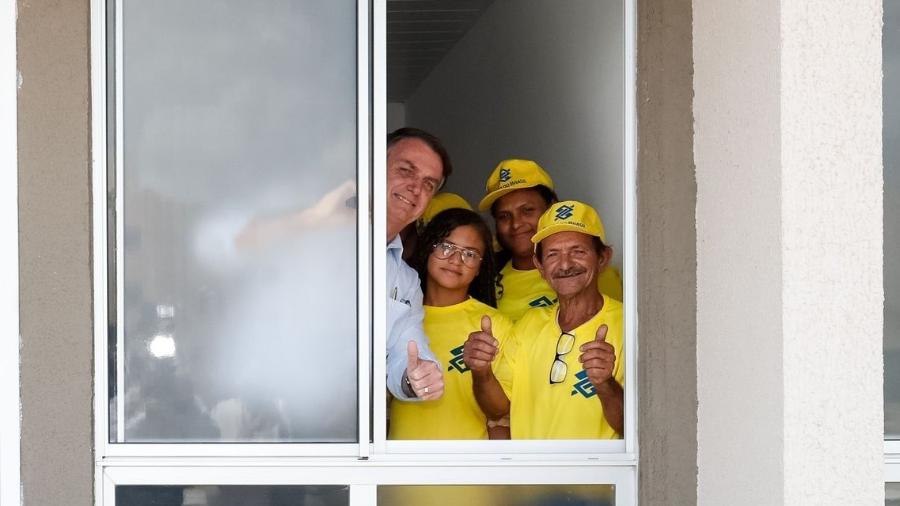 O presidente Jair Bolsonaro inaugura moradias populares em Campina Grande, na Paraíba - Alan Santos/PR