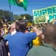31.mai.2020 - O presidente Jair Bolsonaro cumprimenta apoiadores em ato contra o Supremo Tribunal Federal em Brasília - Reprodução/Facebook/jairmessias.bolsonaro