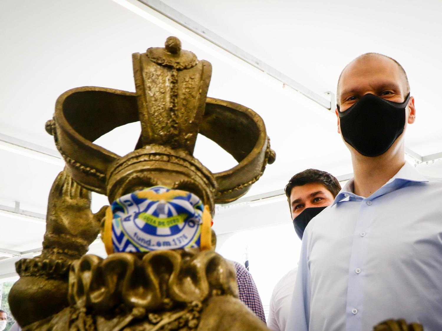 O prefeito e candidato a reeleição da cidade de São Paulo, Bruno Covas (PSDB), acompanha as obras do Espaço de Lazer do Sambódromo do Anhembi. - ALOISIO MAURICIO/ESTADÃO CONTEÚDO