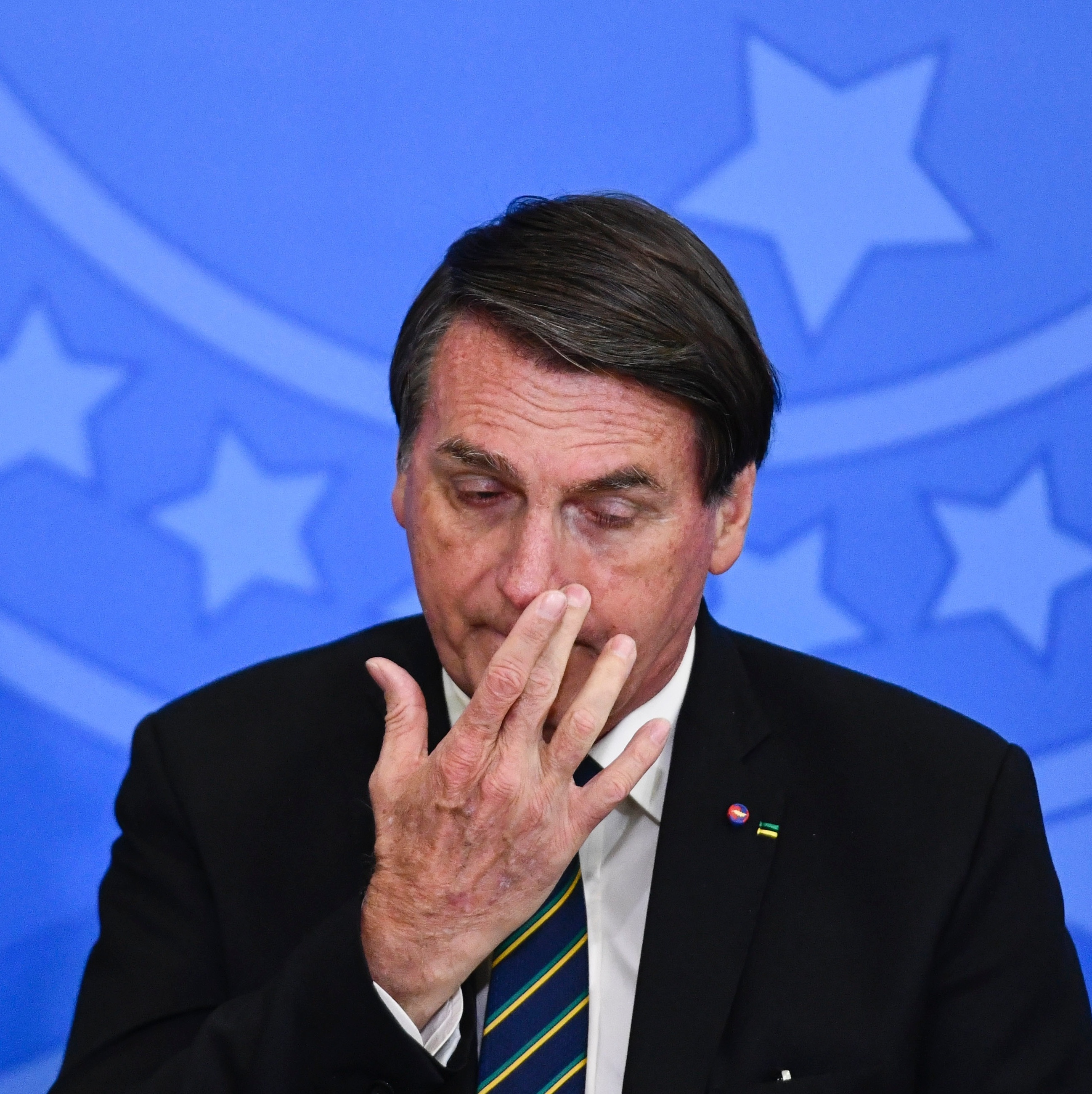 Bolsonaro crava Palmeiras campeão mundial e diz que Cruzeiro será