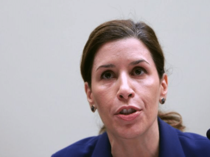 Brasileira da equipe de Biden diz que a população deve confiar na vacina