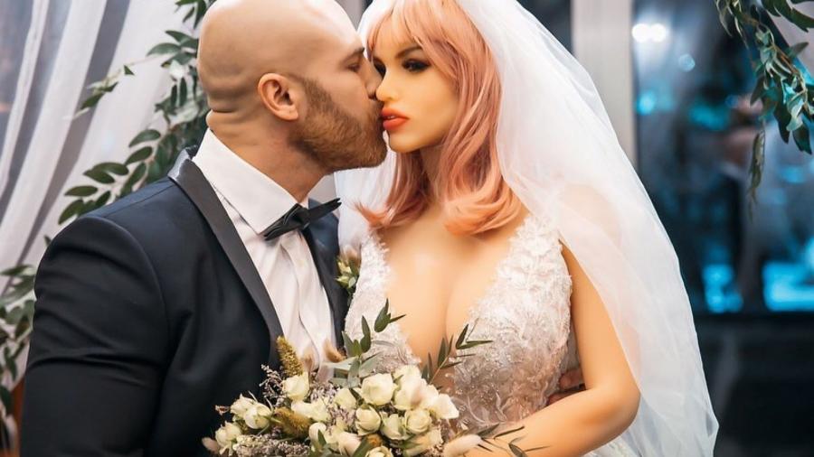 O fisiculturista Yuri Tolochko se casou com a boneca sexual, Margo - Reprodução/Instagram/@yurii_tolochko