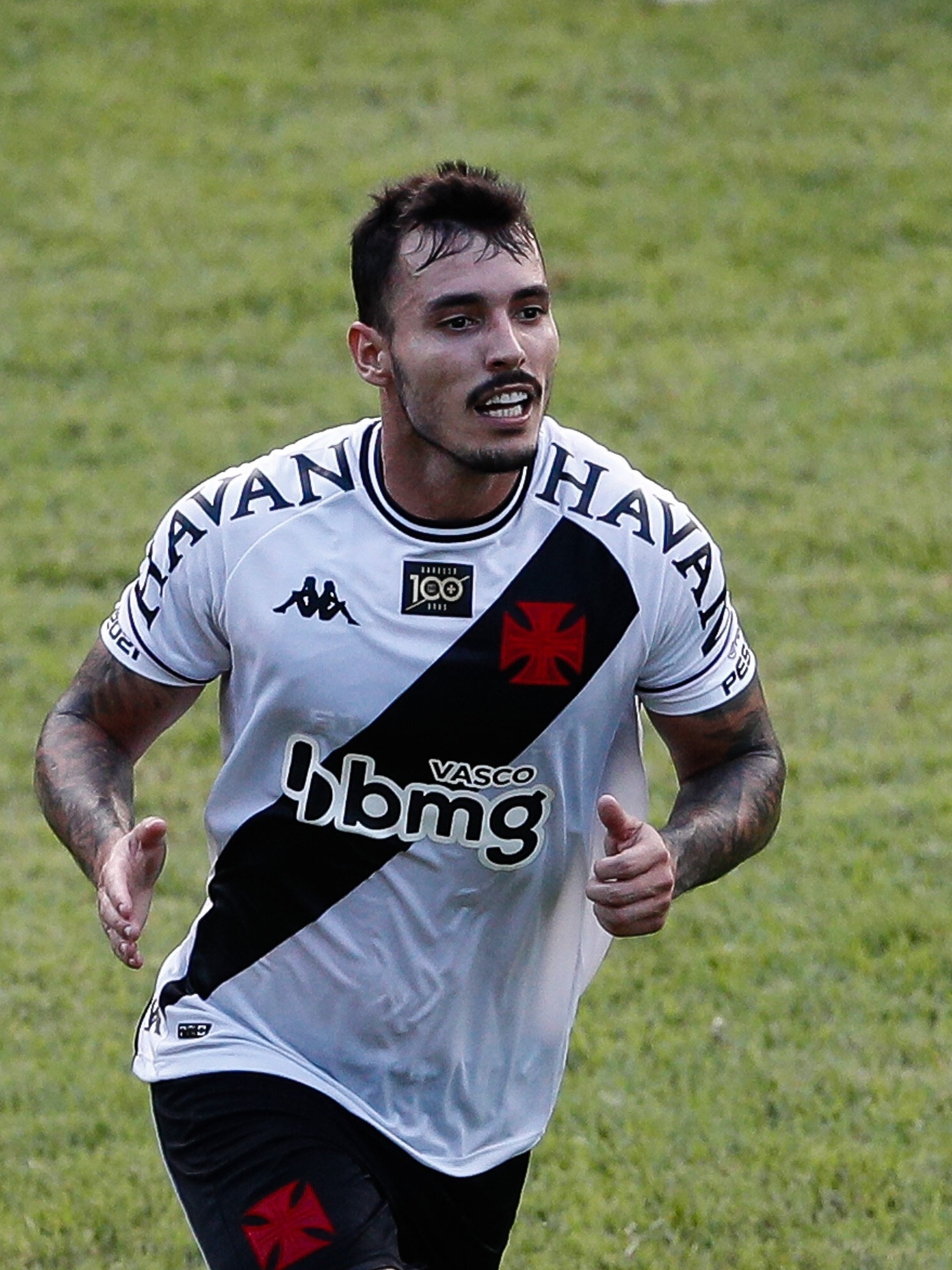 Zagueiro construtor, Léo é o único jogador do Vasco com mais de 300 passes  certos no Carioca, Vasco