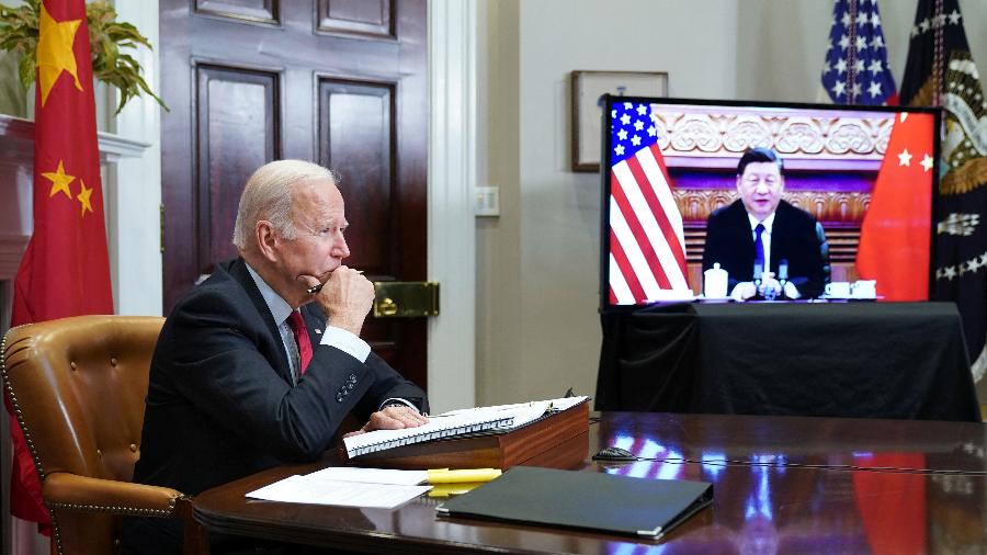 15 nov. 2021 - Presidente dos Estados Unidos, Joe Biden, em cúpula virtual com o presidente da China, Xi Jinping, na Casa Branca, em Washington, EUA - Mandel Ngan/AFP