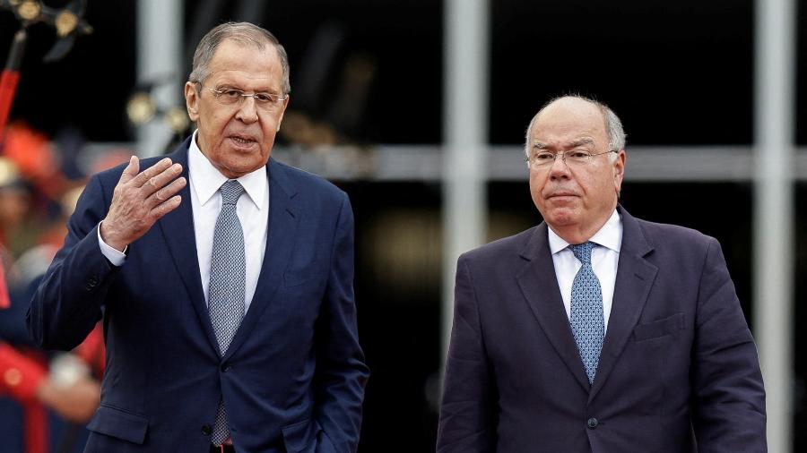17.abr.2023 - O ministro das Relações Exteriores da Rússia, Sergei Lavrov, sai após uma reunião com o ministro das Relações Exteriores do Brasil, Mauro Vieira