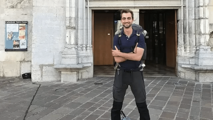 Henri D"Anselme usou uma mochila para proteger crianças durante um ataque em Annecy, no sul da França, nesta quinta-feira (8) - Reprodução/Redes Sociais