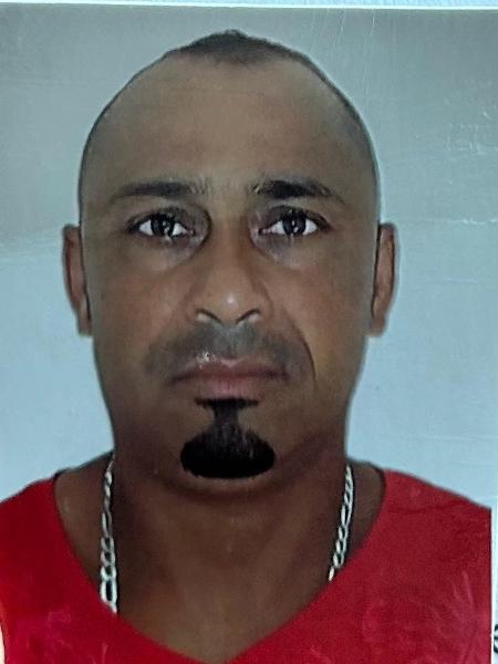 Adenilson Lima da Silva, de 43 anos, procurado por manter uma mulher em cativeiro por 9 anos