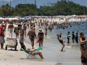 Estratégia de resgate: por que as pessoas batem palmas na praia?