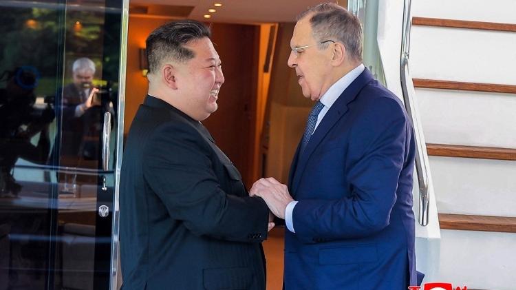 12.jul.2025 - O líder norte-coreano Kim Jong Un se reuniu com o Ministro das Relações Exteriores russo, Sergei Lavrov, em Wonsan, Coreia do Norte. A foto foi divulgada pela Agência Central de Notícias Coreana (KCNA). 12.jul.2025 - O líder norte-coreano Kim Jong Un se reuniu com o Ministro das Relações Exteriores russo, Sergei Lavrov, em Wonsan, Coreia do Norte. A foto foi divulgada pela Agência Central de Notícias Coreana (KCNA).