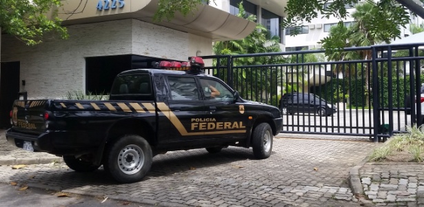 Agentes da Polícia Federal e da Receita Federal fizeram ação de busca e apreensão na casa e nas empresas de Jonas Suassuna - Alfredo Mergulhão/Estadão Conteúdo