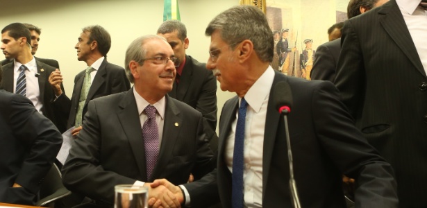 Romero Jucá (à direita) cumprimenta Eduardo Cunha - Dida Sampaio/Estadão Conteúdo