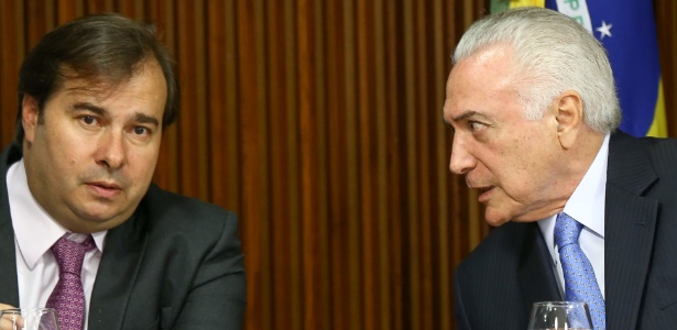 O presidente Michel Temer ao lado de Rodrigo Maia: críticas ao antigo aliado