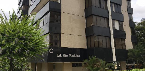 Filho vai morar em apartamento que Bolsonaro disse ter colocado à venda