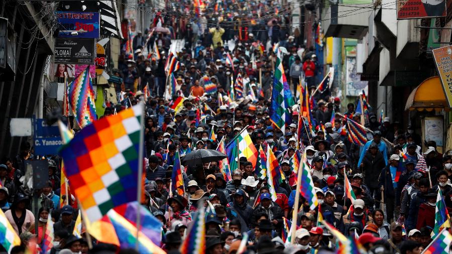 Apoiadores de Evo Morales marcham pelas ruas de La Paz, na Bolívia - Carlos Garcia Rawlins/Reuters
