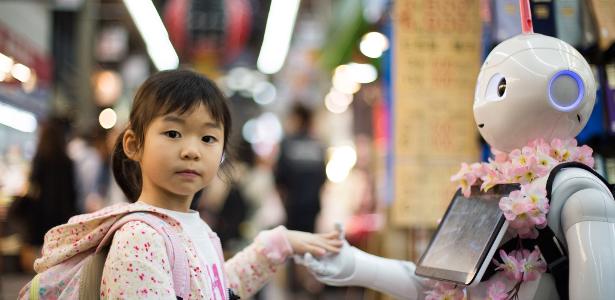 Crianças confiam mais em robôs do que em humanos; a culpa é nossa?