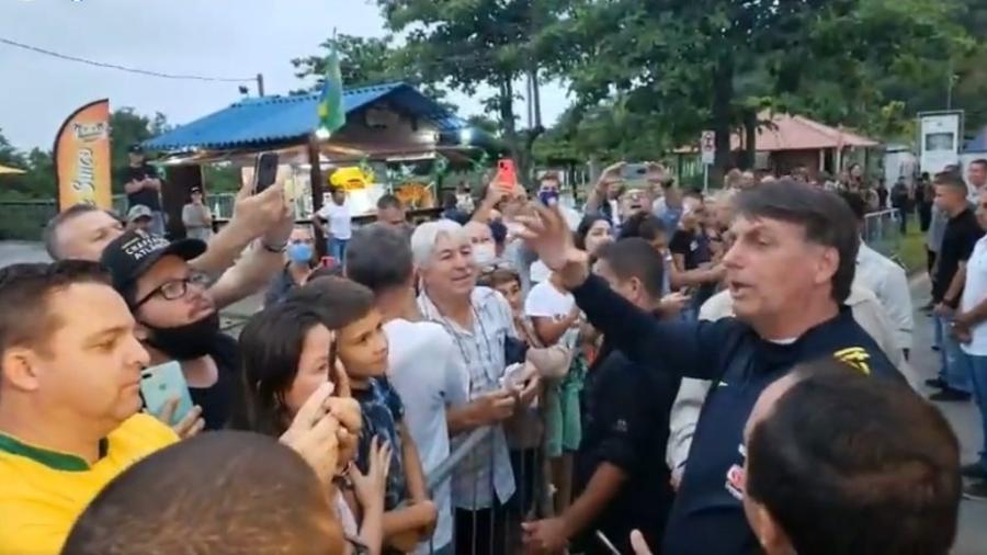De folga em SC, Bolsonaro gera aglomeração e volta a defender voto impresso - Repordução/Facebook
