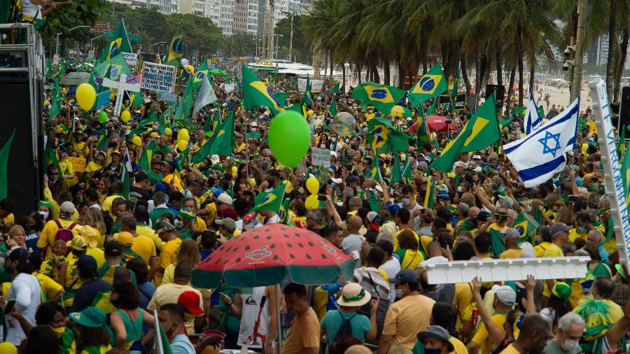  01.05.2021 - Apoiadores de Jair Bolsonaro em ato na Praia de Copacabana, no Rio de Janeiro (RJ) - DANIEL RESENDE/ENQUADRAR/ESTADÃO CONTEÚDO