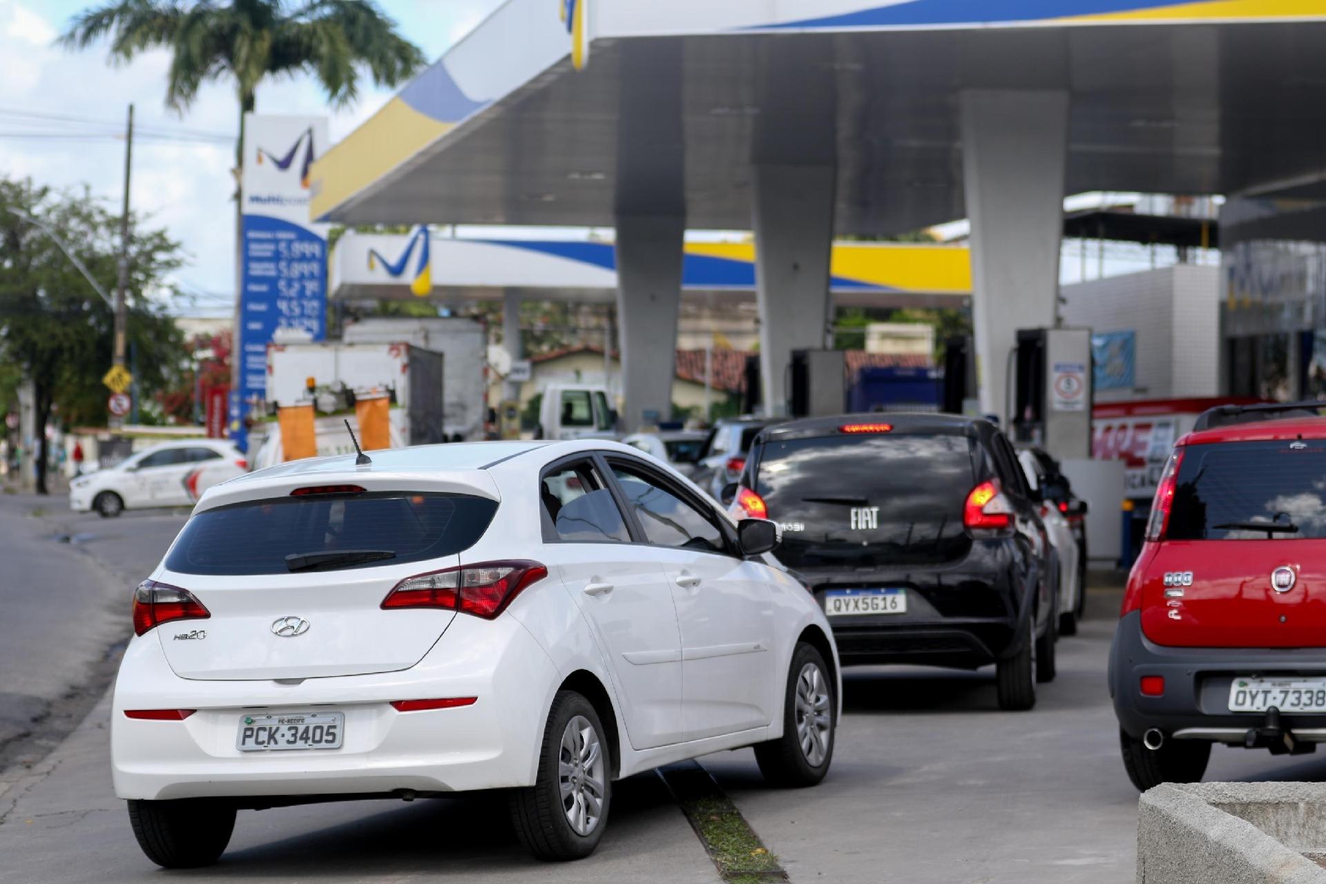 9.set.2021 - No Recife, também houve registro de filas nos postos de combustível - Marlon Costa/FuturaPress/Estadão Conteúdo