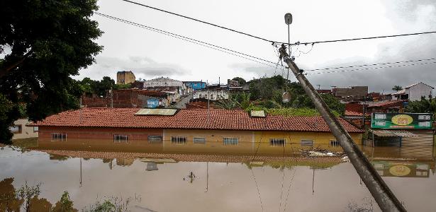 Choveu, e a luz piscou? Como a tecnologia impede que a energia caia de vez