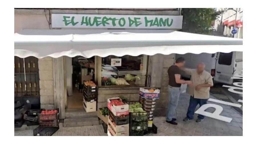 Imagem do Google Maps mostra homem com características de Gammino (à direita) em frente à mercearia - Google Maps