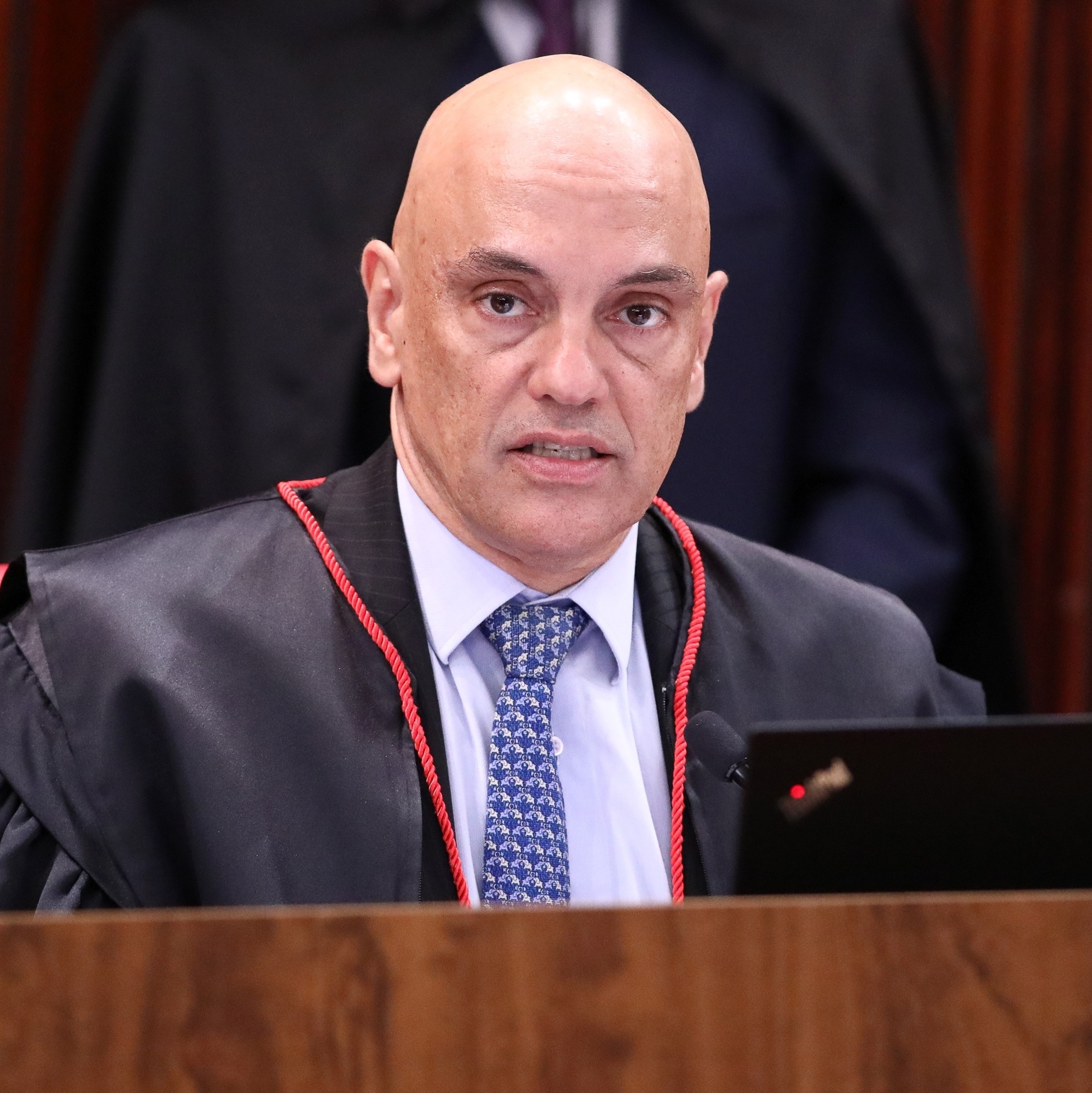 Ministro Alexandre de Moraes transforma 'fama de mau' em piada