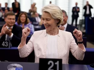 Von der Leyen é eleita para novo mandato de presidente da Comissão Europeia