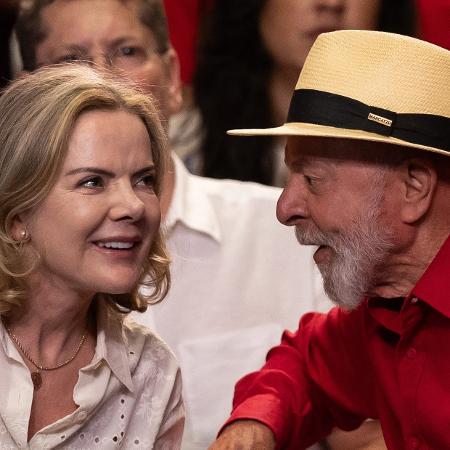 22-02-2025: A presidente do PT Gleisi Hoffmann, com o presidente Luiz Inácio Lula da Silva, durante ato político dos 45 anos do PT, no Armazém 3 do Píer Mauá, no centro do Rio de Janeiro. 22-02-2025: A presidente do PT Gleisi Hoffmann, com o presidente Luiz Inácio Lula da Silva, durante ato político dos 45 anos do PT, no Armazém 3 do Píer Mauá, no centro do Rio de Janeiro.
