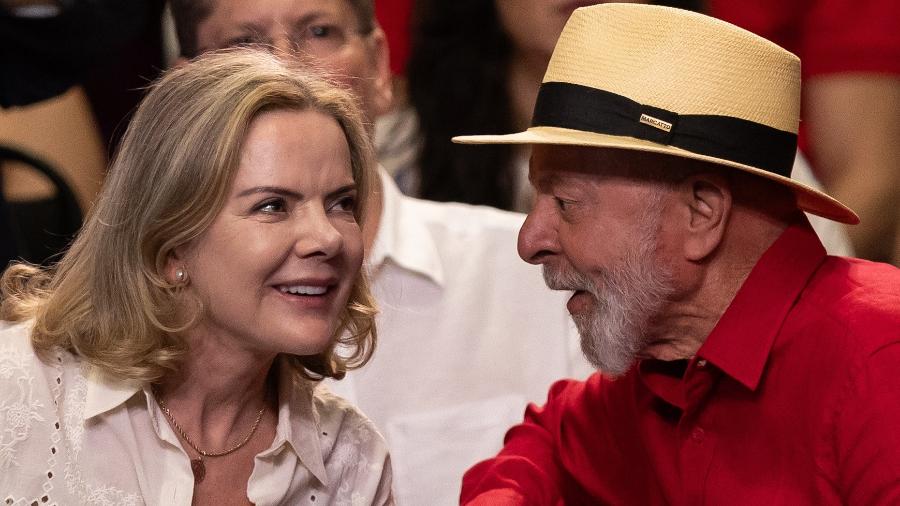 A presidente do PT Gleisi Hoffmann com o presidente Lula durante festa de 45 anos do partido A presidente do PT Gleisi Hoffmann com o presidente Lula durante festa de 45 anos do partido