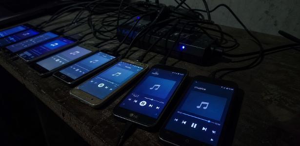 Homem é preso por inflar plays de músicas de IA e desviar US$ 8 mi nos EUA