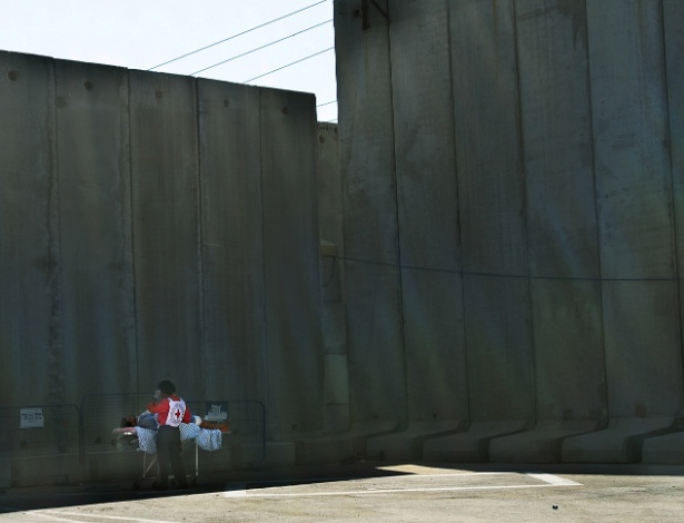 20.jun.2007 - Muro que separa palestinos e israelenses em Erez - Rina Castelnuovo/The New York Times