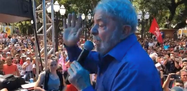 Enquanto o TRF julgava seu recurso, Lula discursava em Francisco Beltrão (PR)