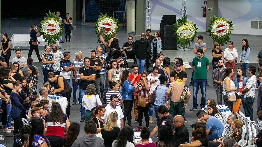 Velório das vítimas foi realizado em ginásio situado em parque onde prefeitura promove ato no próximo sábado - 