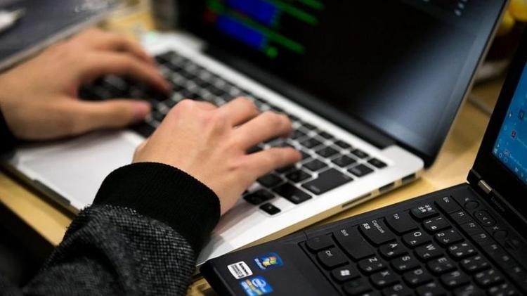 Uma estratégia ao longo dos anos tem sido embutir pacientemente dentro da infraestrutura ucraniana portas para explorar vulnerabilidades - Tomohiro Ohsumi/Getty Images - Tomohiro Ohsumi/Getty Images