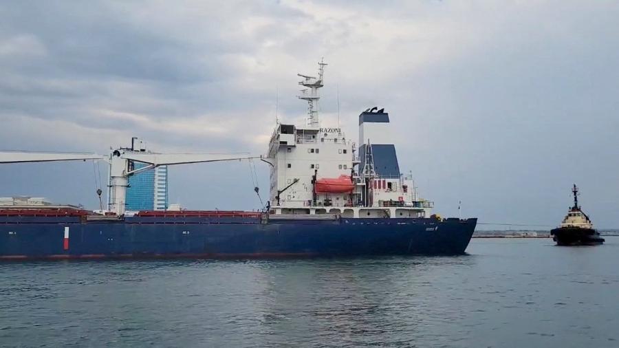 Primeiro navio com abastecido com grãos deixa porto de Odessa desde o início da guerra entre Rússia e Ucrânia - Oleksandr Kubrakov/Ukraine Ministry of Infrastructure via REUTERS