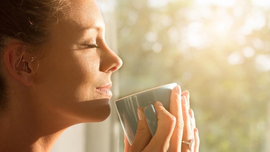Cafeteira elétrica programável permite você acordar e sentir o cheiro do café recém-coado - iStock