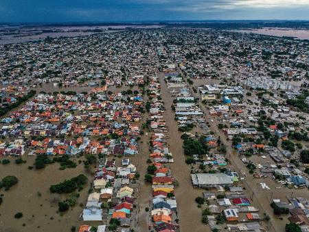 8.mai.2024 - Ruas do bairro Mathias Velho na cidade de Canoas ainda são afetadas pelas chuvas que atingiram todo o estado do Rio Grande do Sul - Wesley Santos