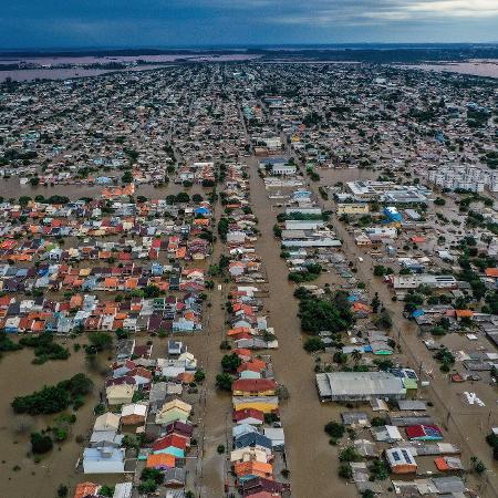 8.mai.2024 - Ruas do bairro Mathias Velho na cidade de Canoas ainda são afetadas pelas chuvas que atingiram todo o estado do Rio Grande do Sul - Wesley Santos