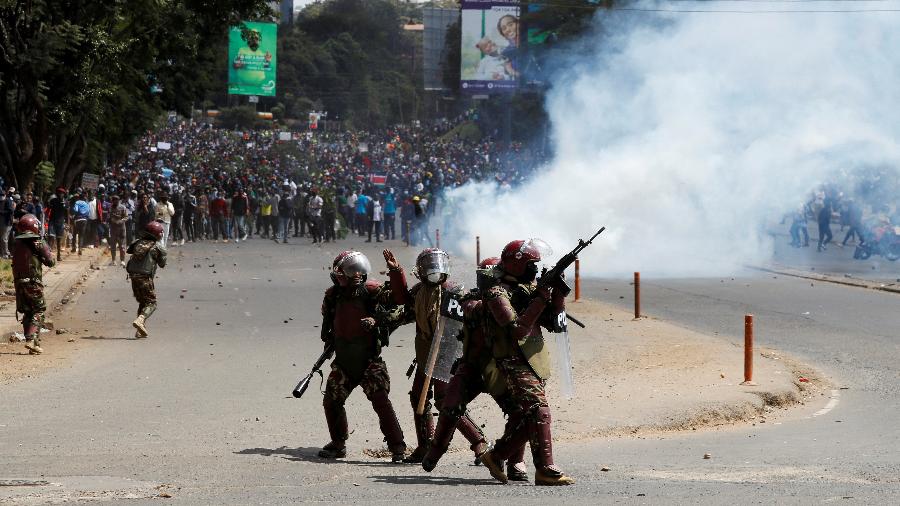 Polícia abre fogo contra manifestantes em Nairobi, Quénia, em 25 de junho de 2024