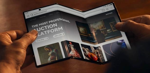 No dia do iPhone, concorrente lança 1º celular dobrável em três partes