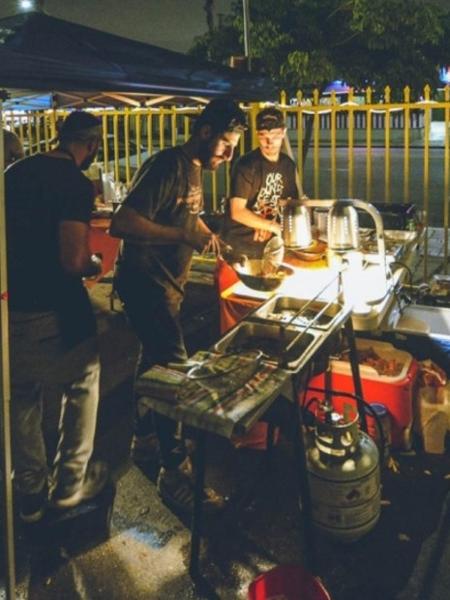 Dave's Hot Chicken: empresa formada por três amigos de infância começou em 2017 Dave's Hot Chicken: empresa formada por três amigos de infância começou em 2017
