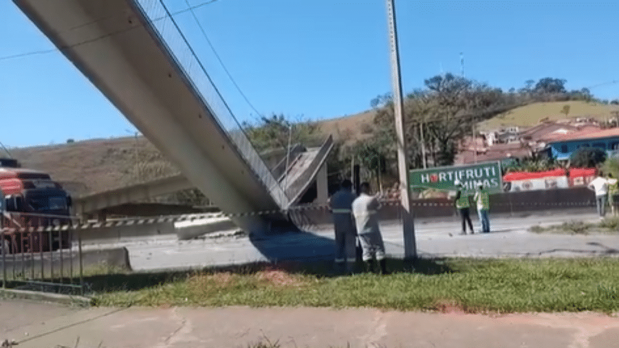 Passarela na Fernão Dias em Vargem (SP) - undefined