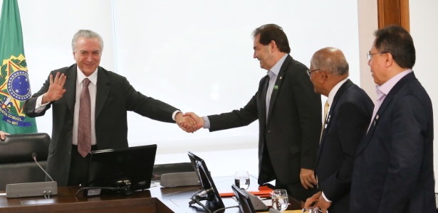 16.mai.2016 - O presidente interino Michel Temer (PMDB) com o deputado federal Paulinho da Força (SD-SP) durante reunião com sindicalistas - Lula Marques/Agência PT