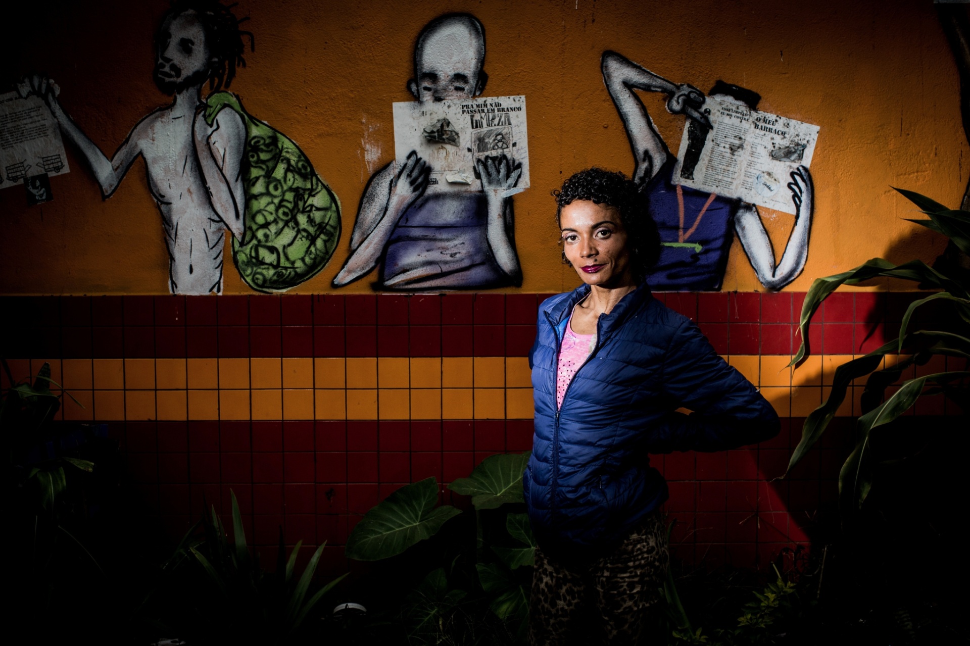 17.jan.2017 - Maria José da Silva, 31: Pernambucana de Vicência, mora há 15 anos em São Paulo, e há sete usa drogas. Mas o vício não a impede de trabalhar. "Saio todos os dias as 8h da manhã para vender minhas bijuterias pelo centro e trabalho três horas por dia como voluntária varrendo as ruas", conta - Bruno Santos/UOL